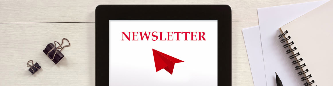 Tablet auf Bürotisch - Text: Newsletter (Warenkorb Icon)