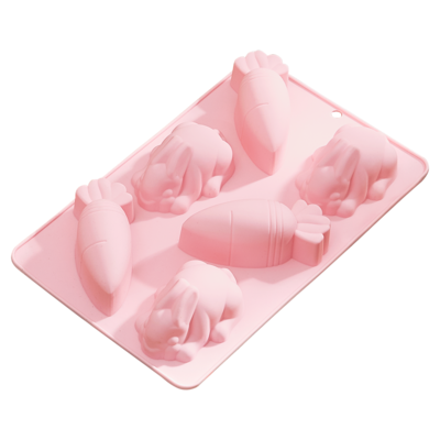 Pinke Silikonformen mit Hasen und Karotten